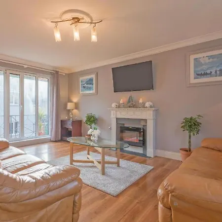 Town Square Townhouse - Location In * Galway